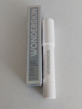Wonderskin Wonder Blading Lip Scrub — White
